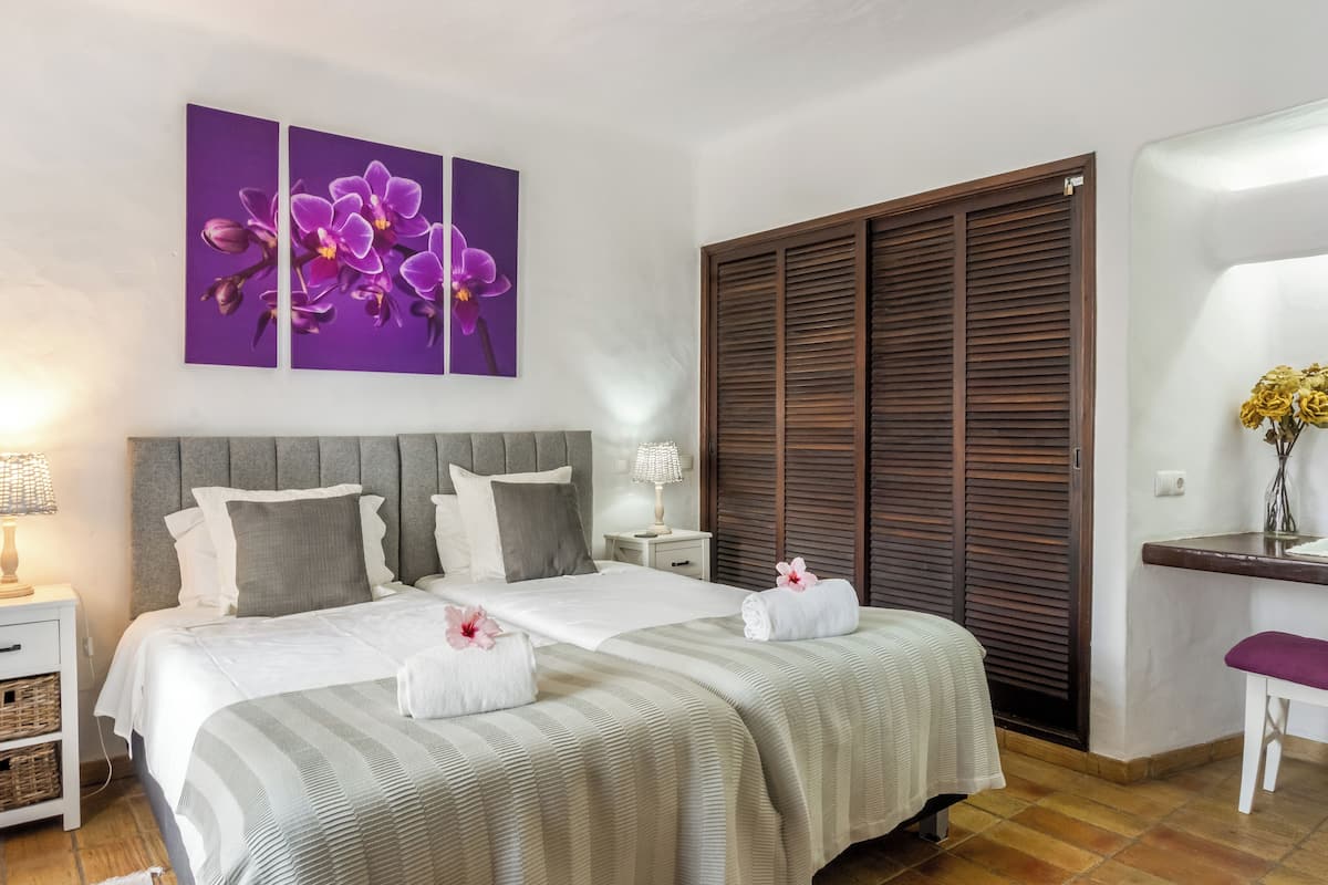 Bungalow Supérieur, 2 chambres | Fer et planche à repasser, Wi-Fi gratuit, draps fournis