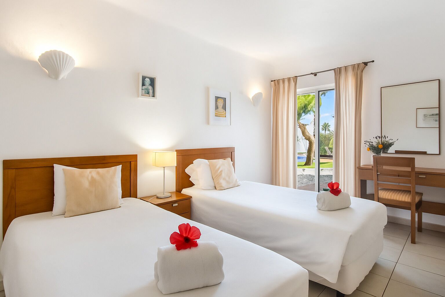 Fer et planche à repasser, Wi-Fi gratuit, draps fournis