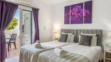 Superior Bungalow, 2 Bedrooms | Iron/ironing board, free WiFi, bed sheets