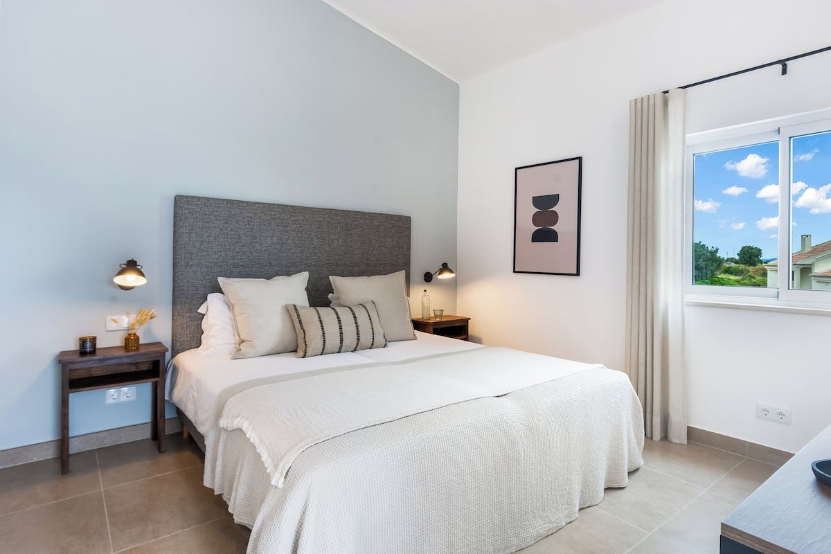 Premium Room | Iron/ironing board, free WiFi, bed sheets