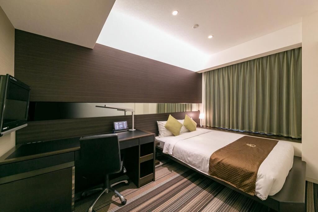 Bộ đồ giường cao cấp, nệm có lớp đệm bông, két bảo mật tại phòng 