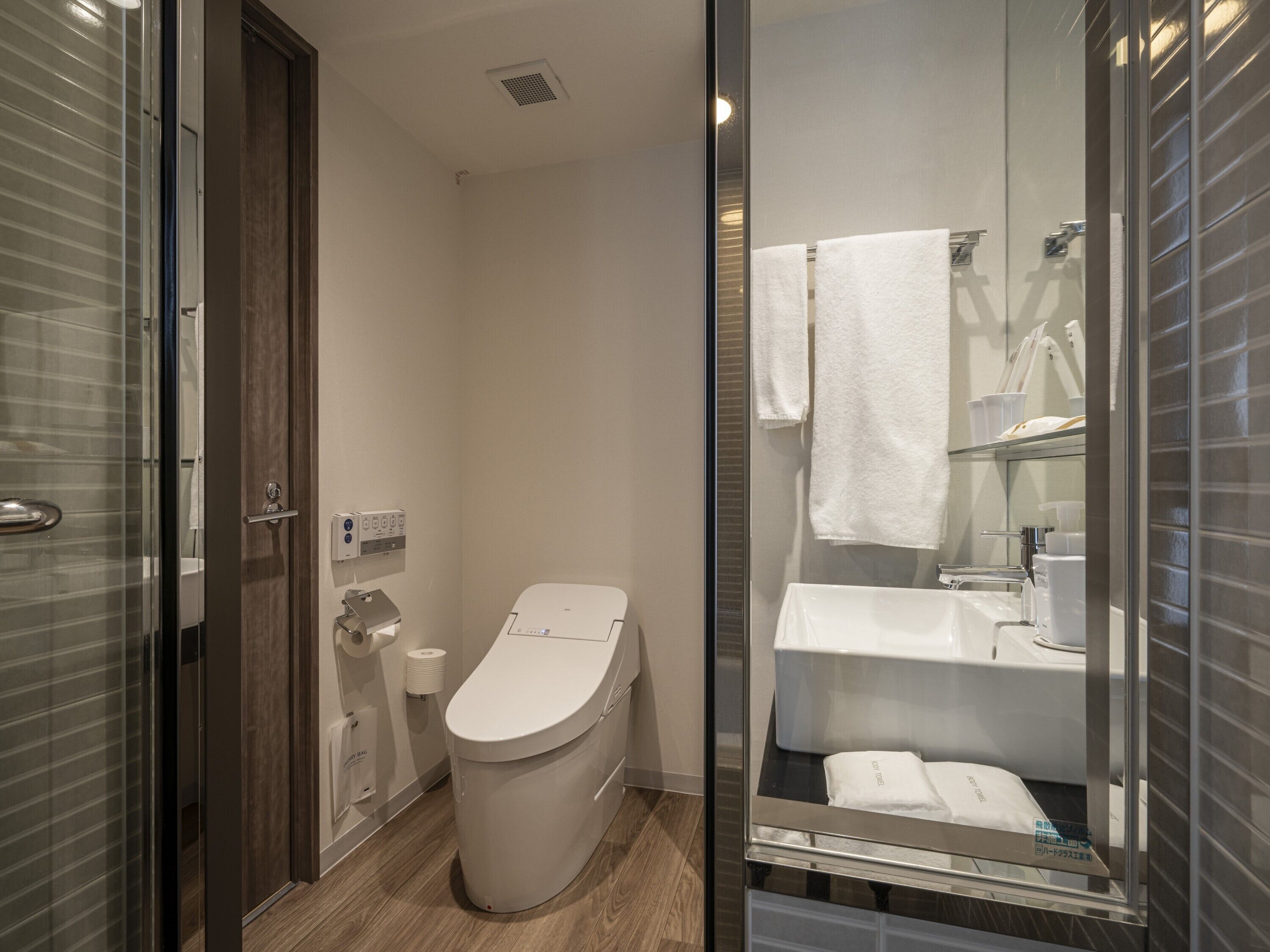premier twin room, non smoking (20 sqm, 2 beds) | bathroom | separate bathtub and shower, deep-soaking bathtub, rainfall showerhead