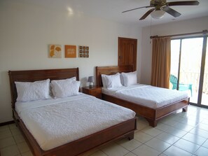 标准套房 | 羽绒被、特色装修、特色家居、办公桌