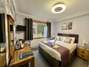 Double Room, Ensuite, Ground Floor (Room 3) | Hypo-allergenic bedding, blackout curtains, bed sheets - Guisachan Guest House (Fort William)