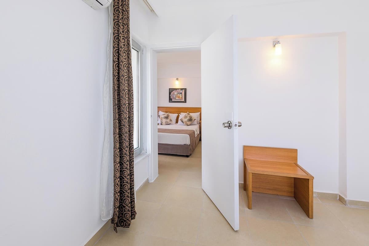Suite, 2 Bedrooms | 1 bedroom, minibar, free WiFi, bed sheets
