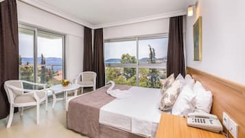 Minibar, wifi gratis y ropa de cama