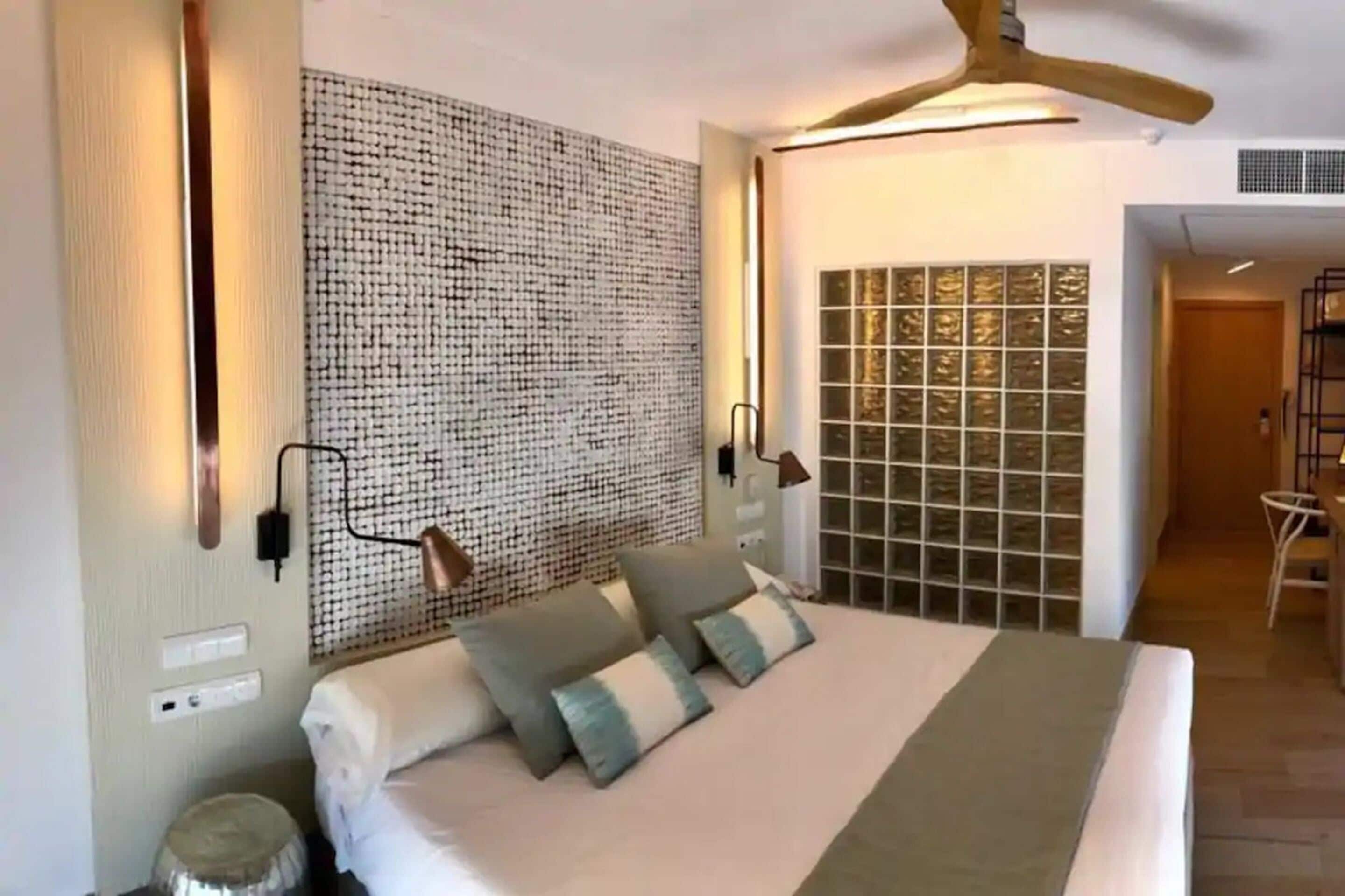 Habitación doble Prestigio | Caja de seguridad en la habitación, escritorio y insonorización 