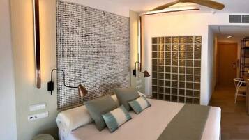 Habitación doble Prestigio | Caja de seguridad en la habitación, escritorio y insonorización