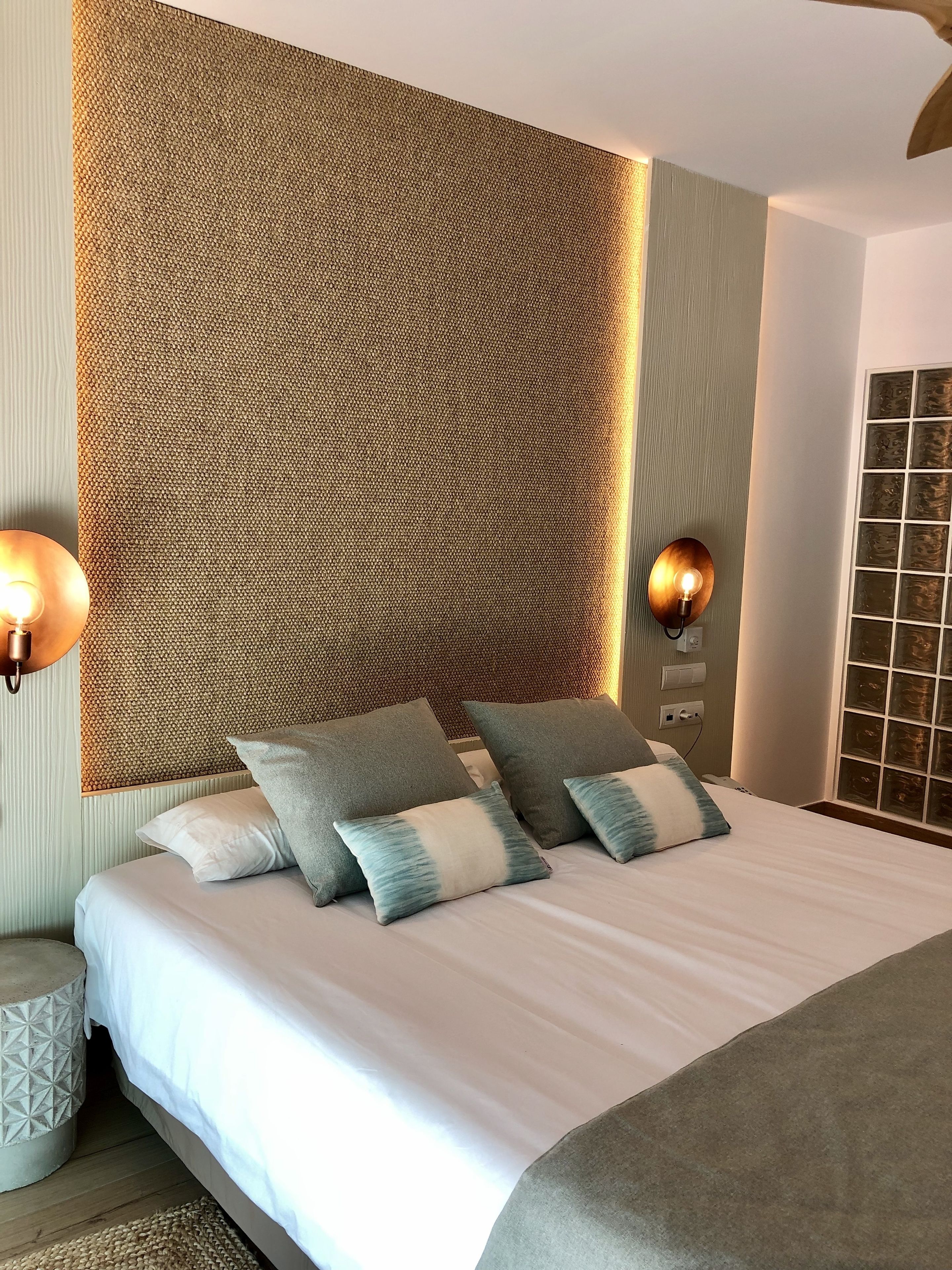 signature double room | in-room safe, desk, soundproofing, iron/ironing board