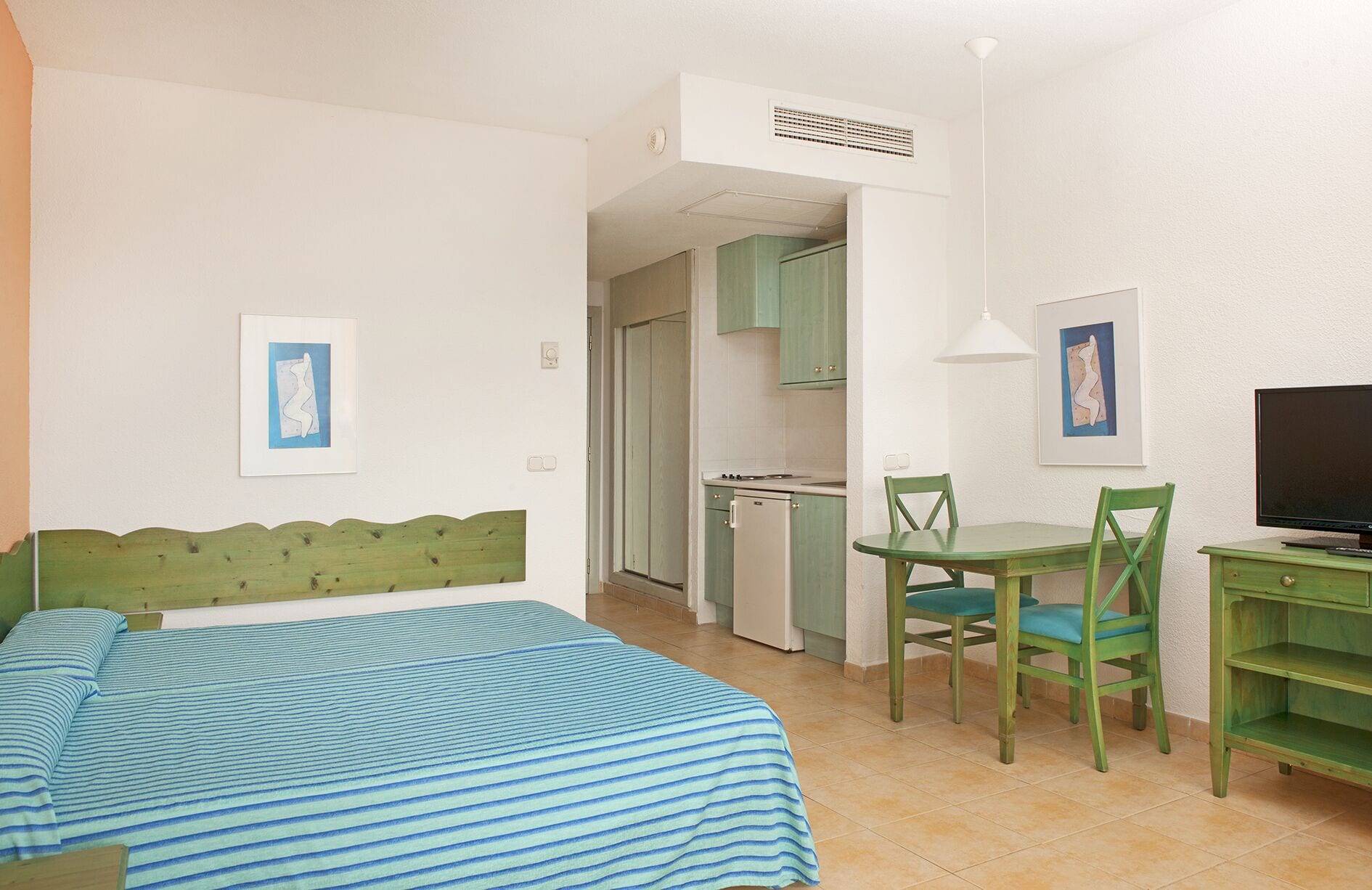 minibar, in-room safe, individually decorated, individually furnished