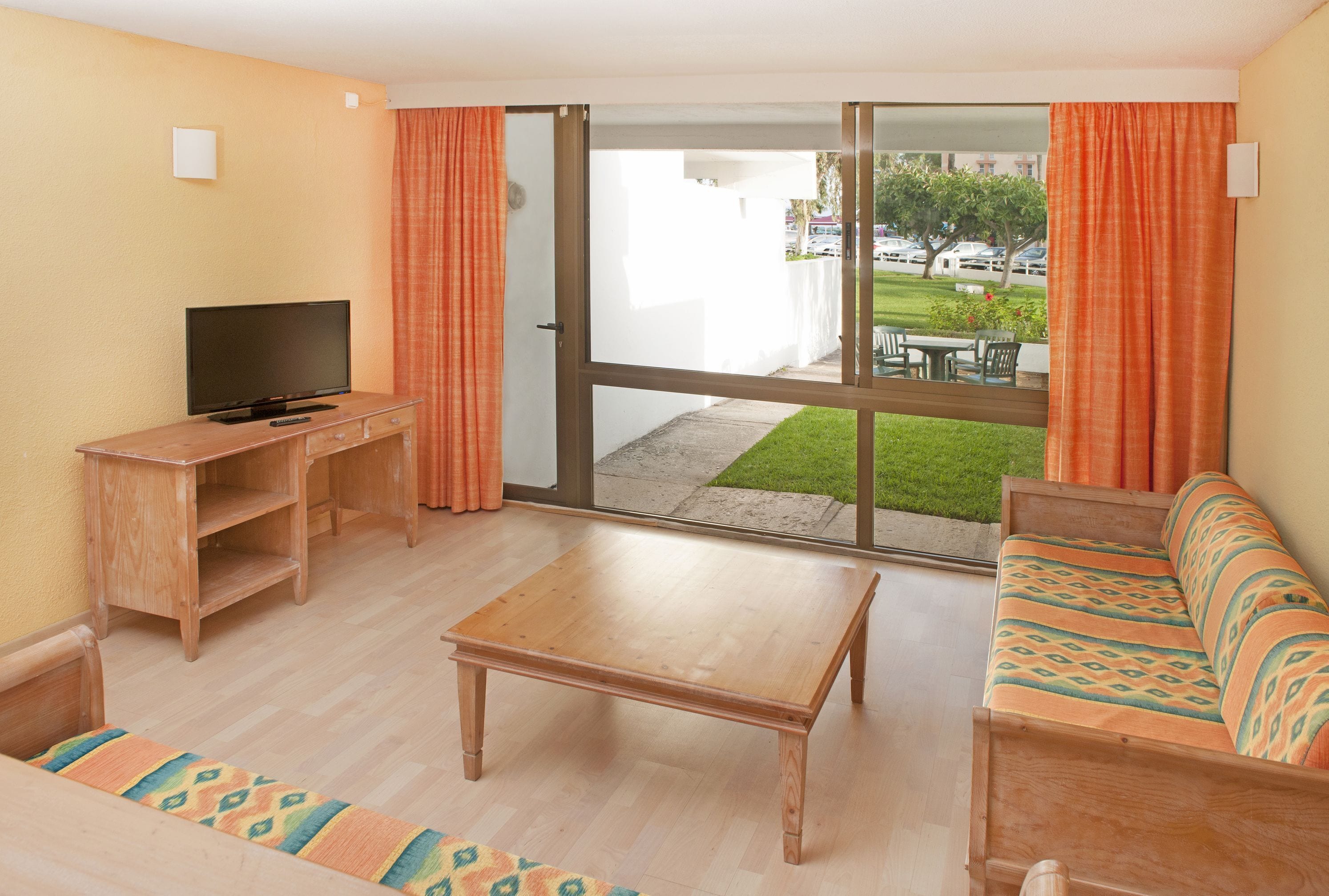 basic apartment (xl) | minibar, in-room safe, individually decorated, individually furnished