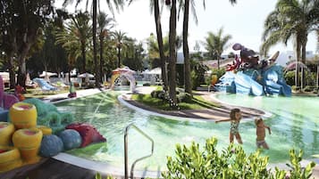 3 outdoor pools, pool umbrellas, sun loungers