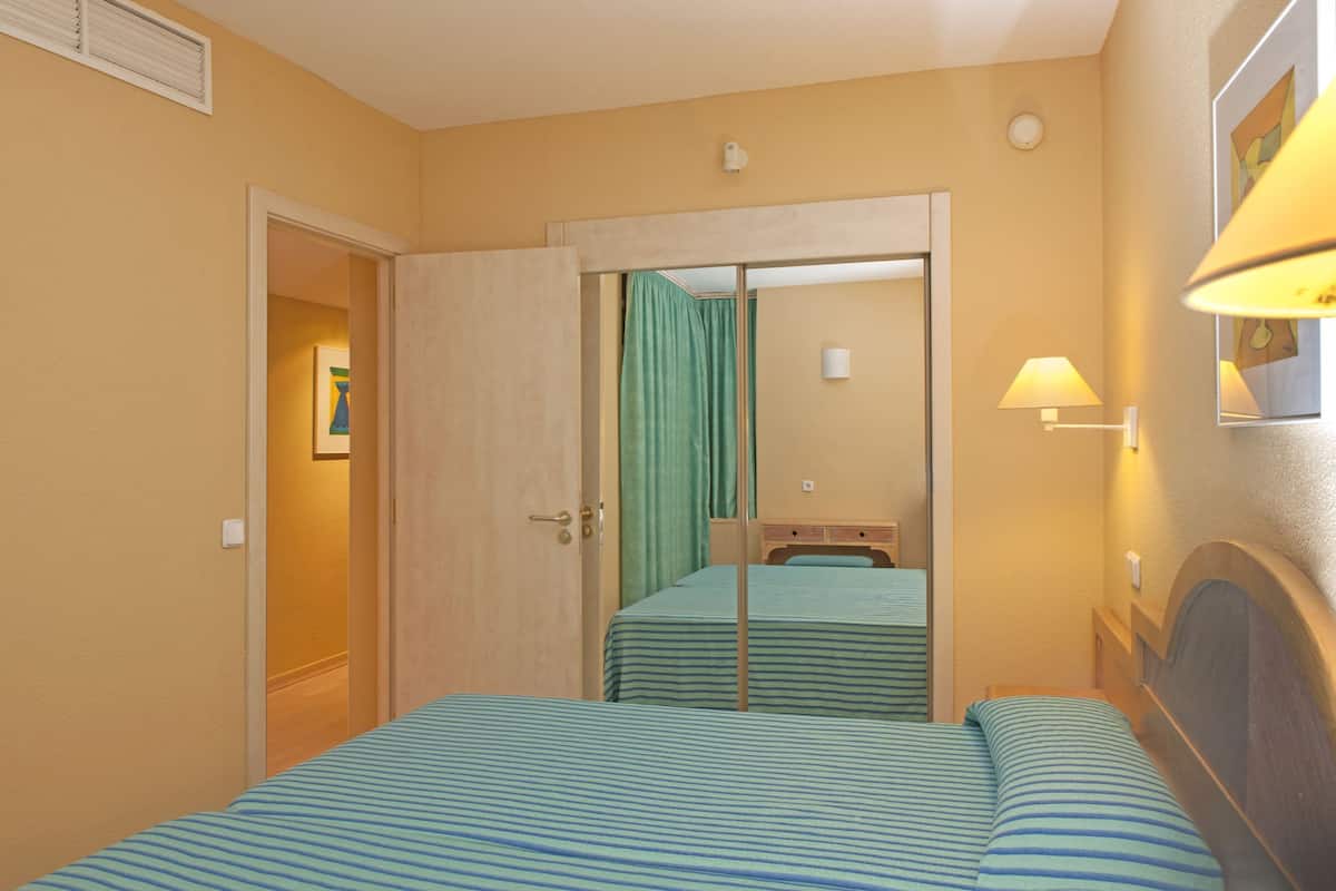 minibar, in-room safe, individually decorated, individually furnished