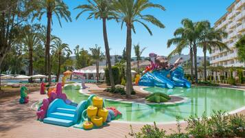 3 AuĂenpools, Sonnenschirme, LiegestĂŒhle