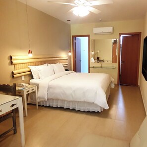 Standard Casal | Minibar, in-room safe, iron/ironing board, free WiFi