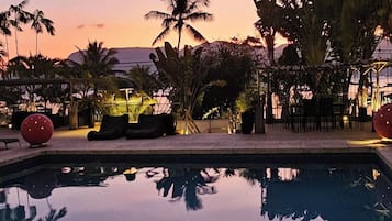 Outdoor pool, sun loungers