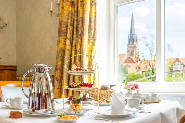 Daily continental breakfast (EUR 12.5 per person)