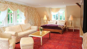 Junior-Suite | Allergikerbettwaren, Daunenbettdecken, Minibar, Zimmersafe