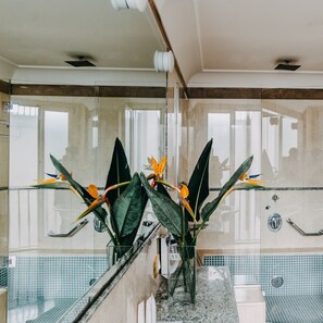 Classic Double or Twin Room | Bathroom | Combined shower/bathtub, designer toiletries, hair dryer, slippers - Costantinopoli 104 (Naples)