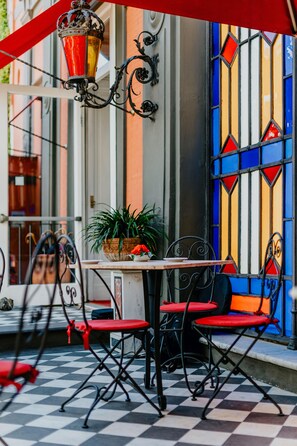 Exterior - Costantinopoli 104 (Naples)