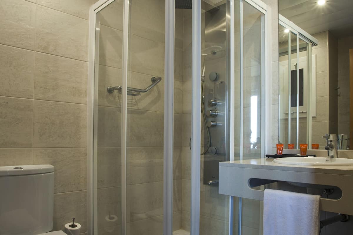 single room, balcony | 1 bedroom, minibar, in-room safe, desk