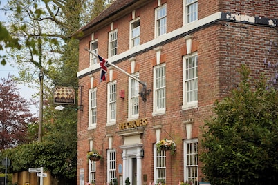 Chequers Inn by Greene King Inns