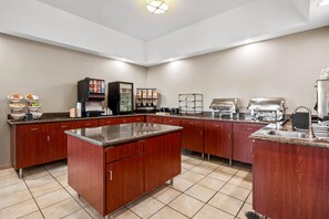 Free daily on-the-go breakfast - Country Inn & Suites by Radisson, Red Wing, MN (Red Wing)