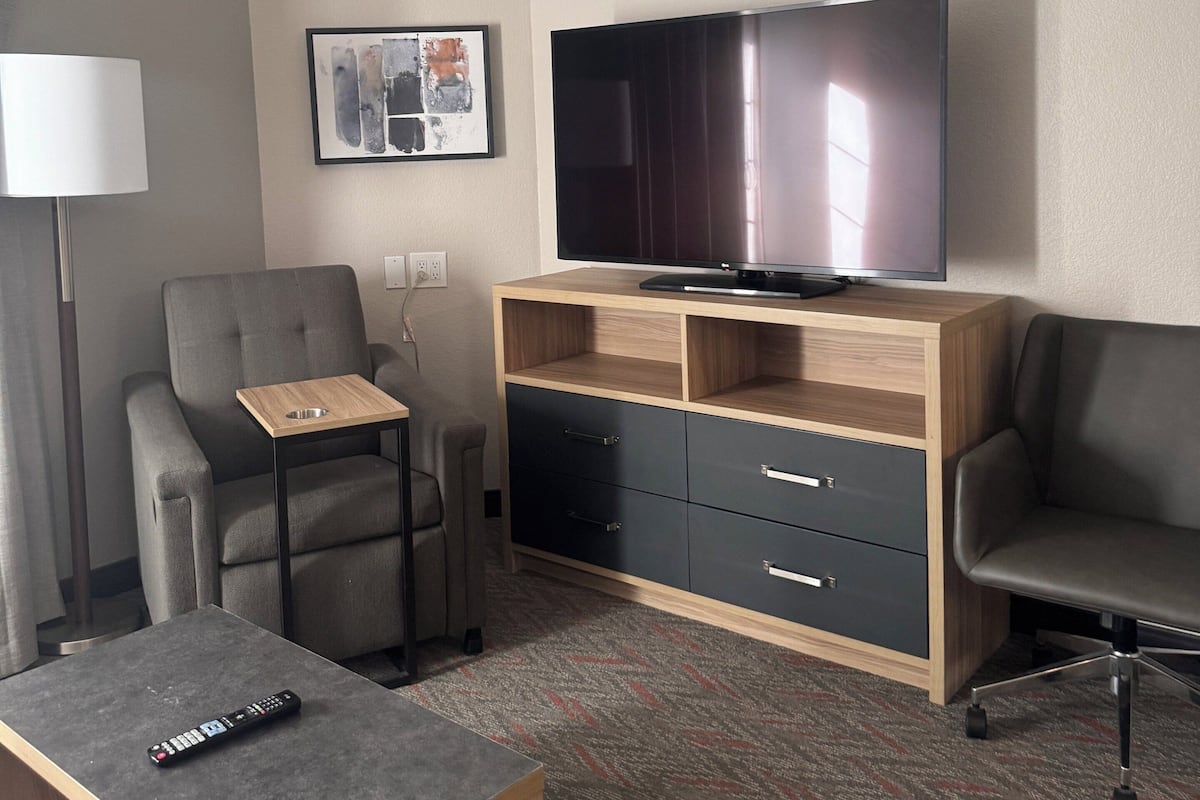 Studio Suite | 1 bedroom, in-room safe, desk, laptop workspace