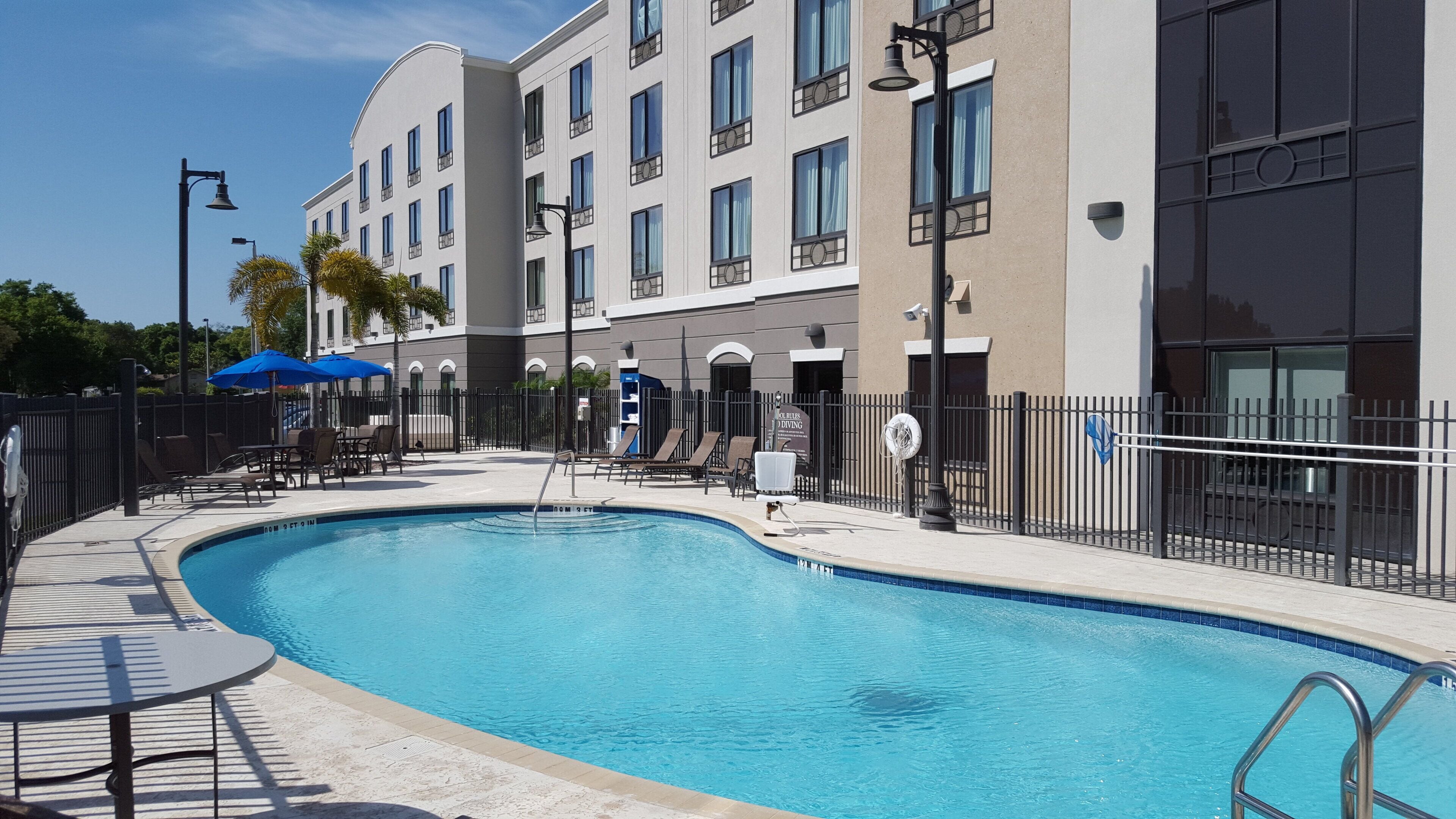 Foto - Holiday Inn Express & Suites Tampa USF Busch Gardens by IHG