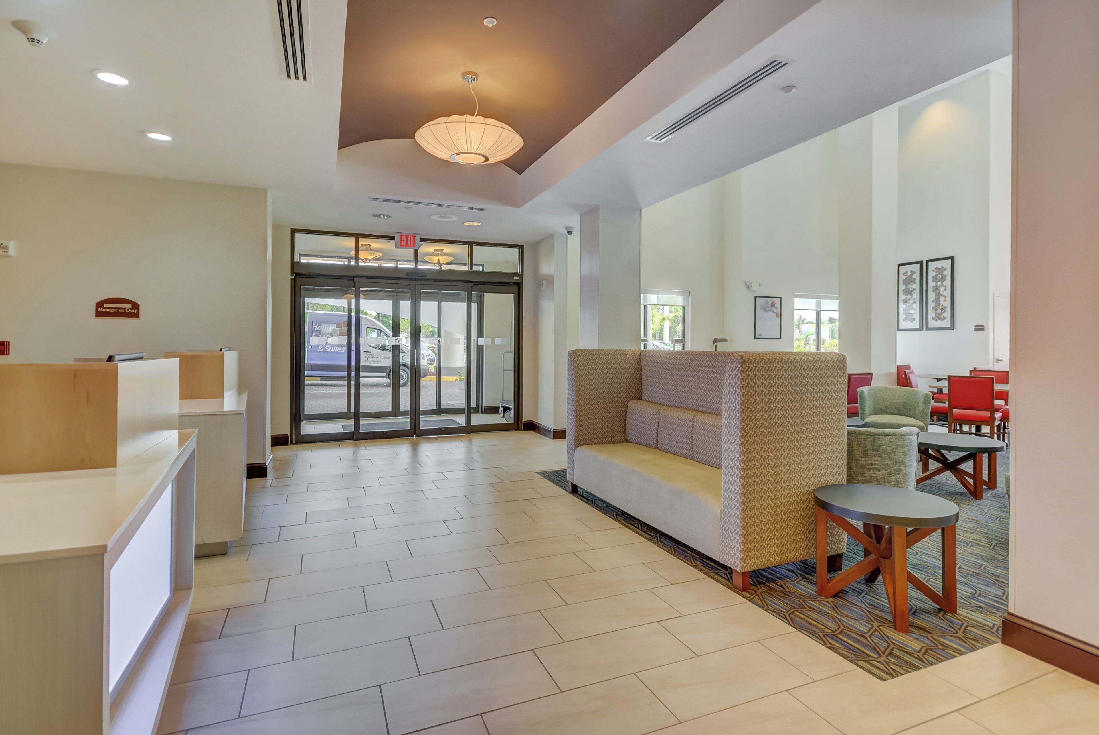 Foto - Holiday Inn Express & Suites Tampa USF Busch Gardens by IHG
