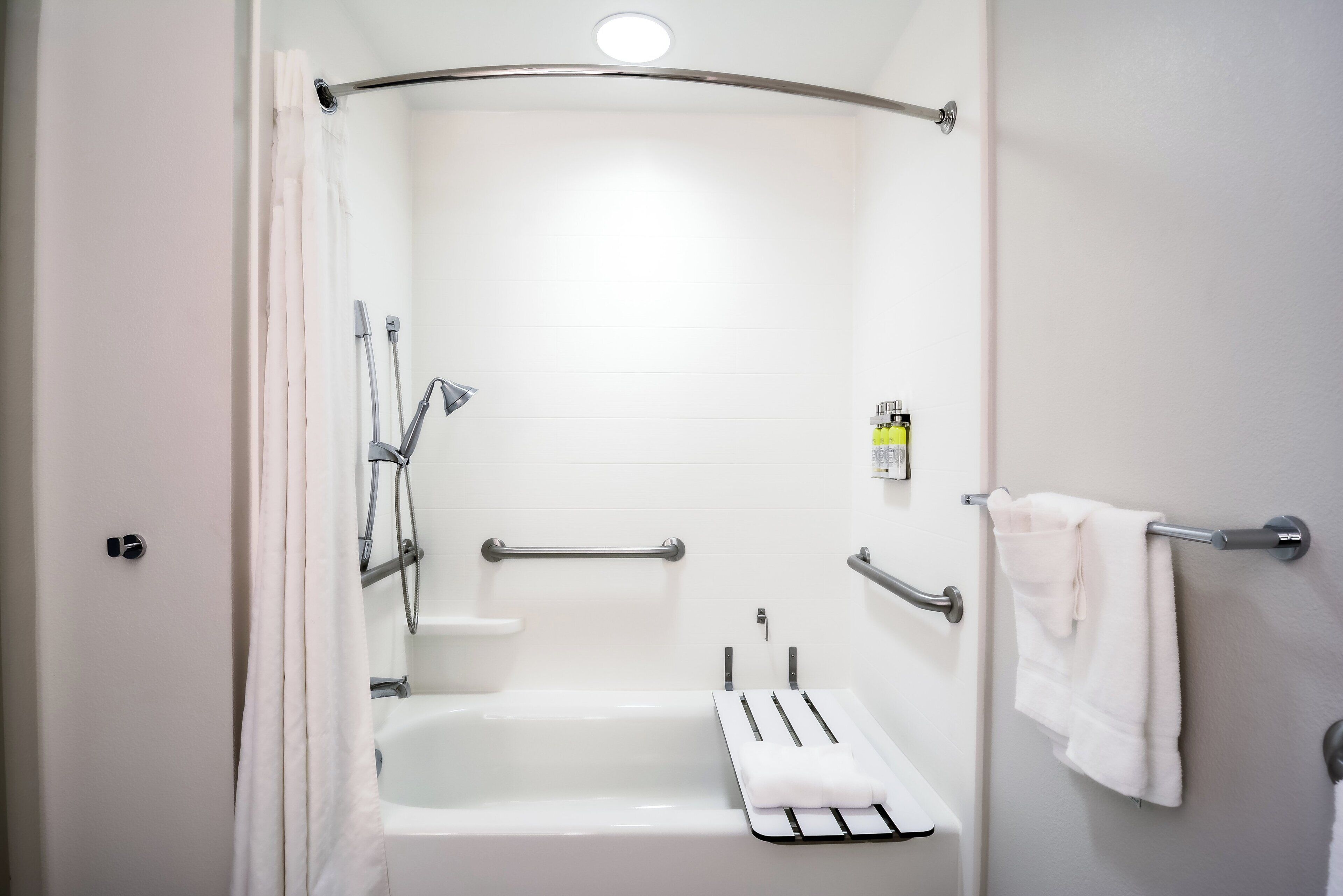 Foto - Holiday Inn Express & Suites Tampa USF Busch Gardens by IHG
