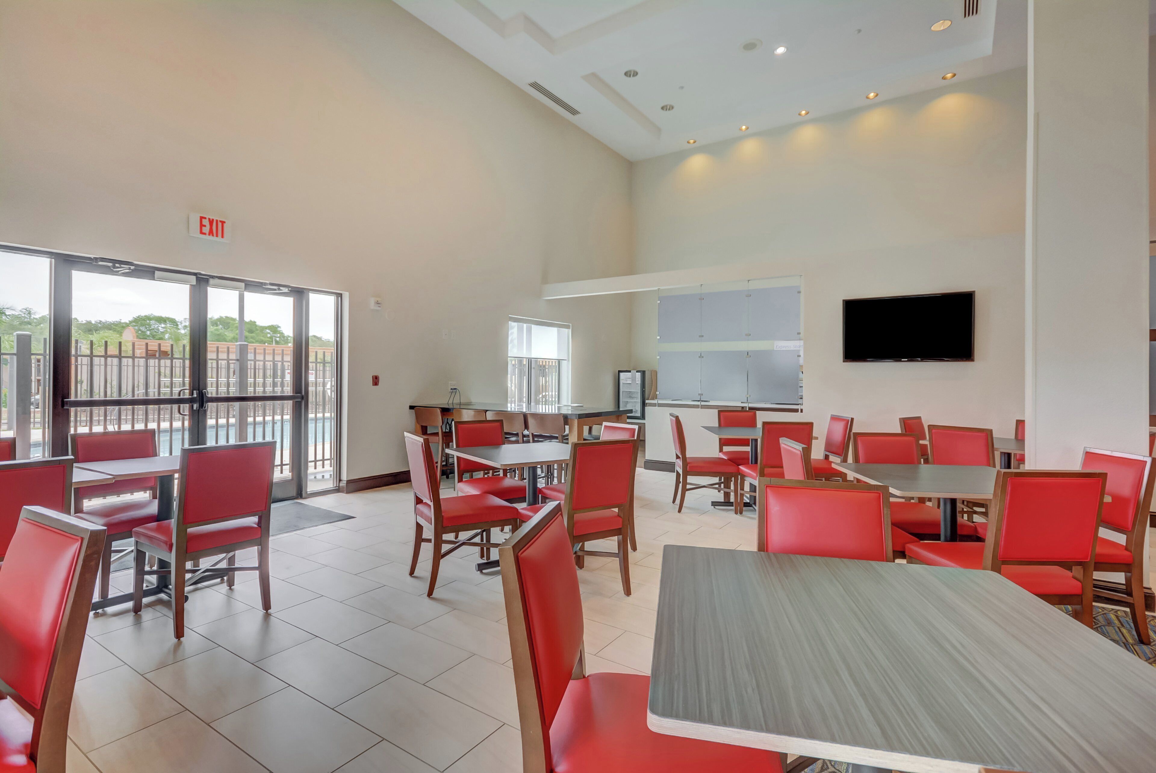 Foto - Holiday Inn Express & Suites Tampa USF Busch Gardens by IHG