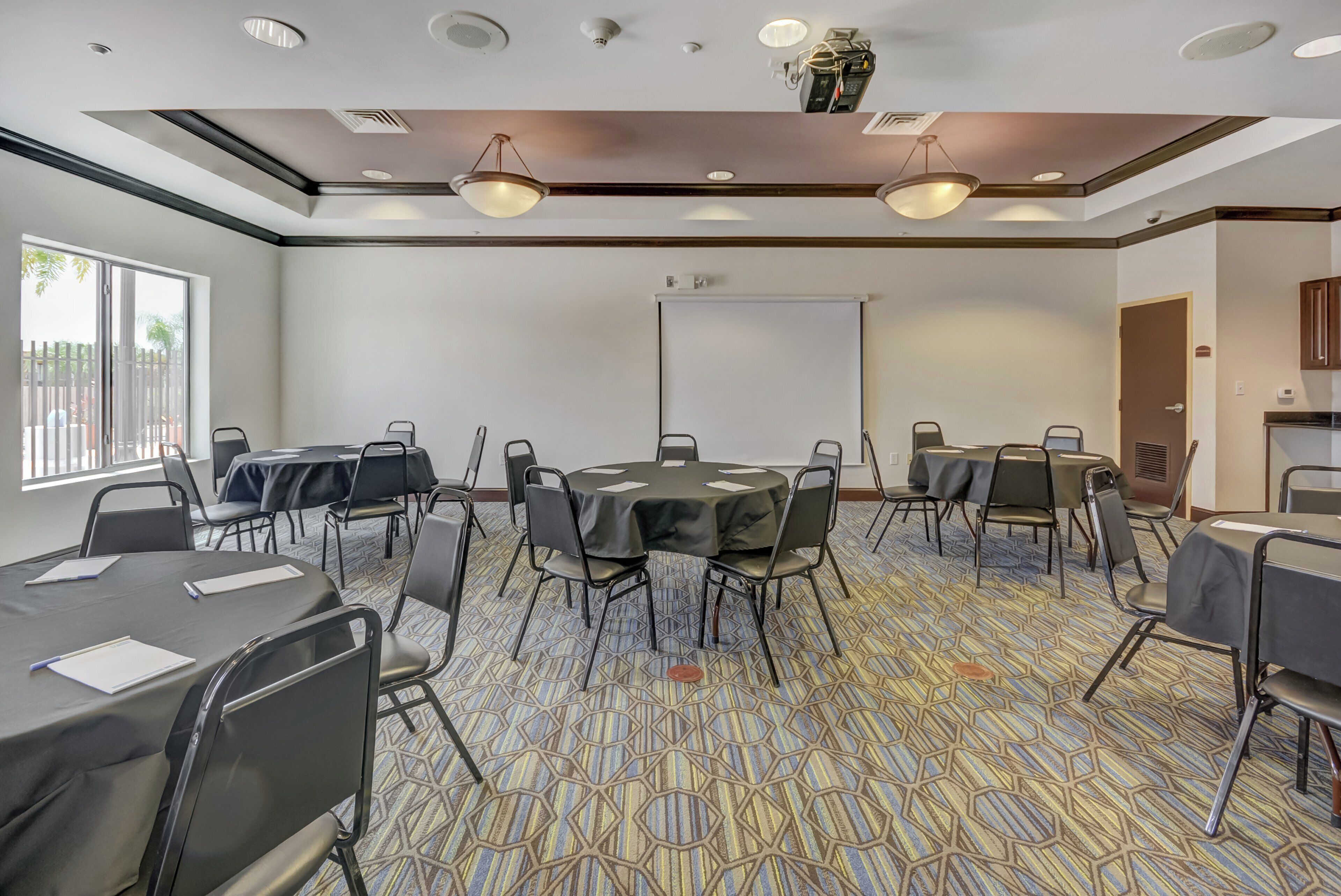 Foto - Holiday Inn Express & Suites Tampa USF Busch Gardens by IHG