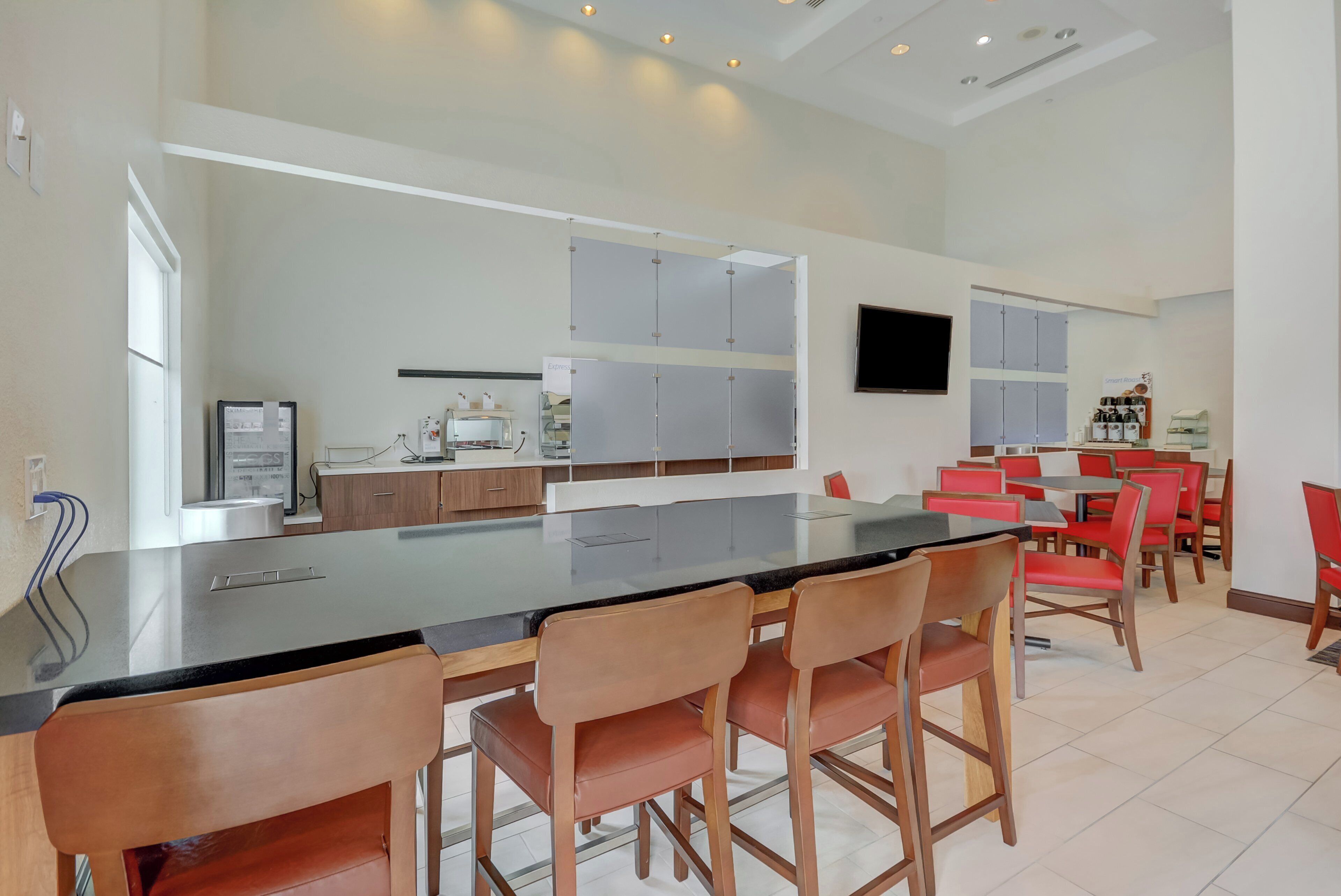 Foto - Holiday Inn Express & Suites Tampa USF Busch Gardens by IHG