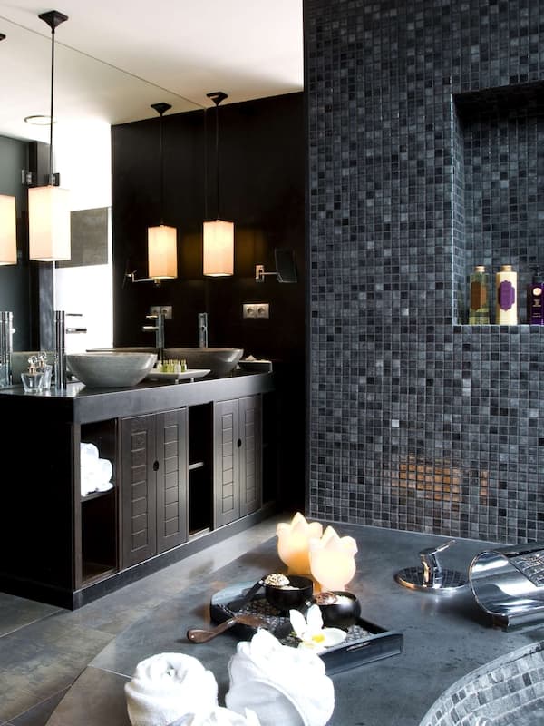 Separate tub and shower, free toiletries, hair dryer, slippers