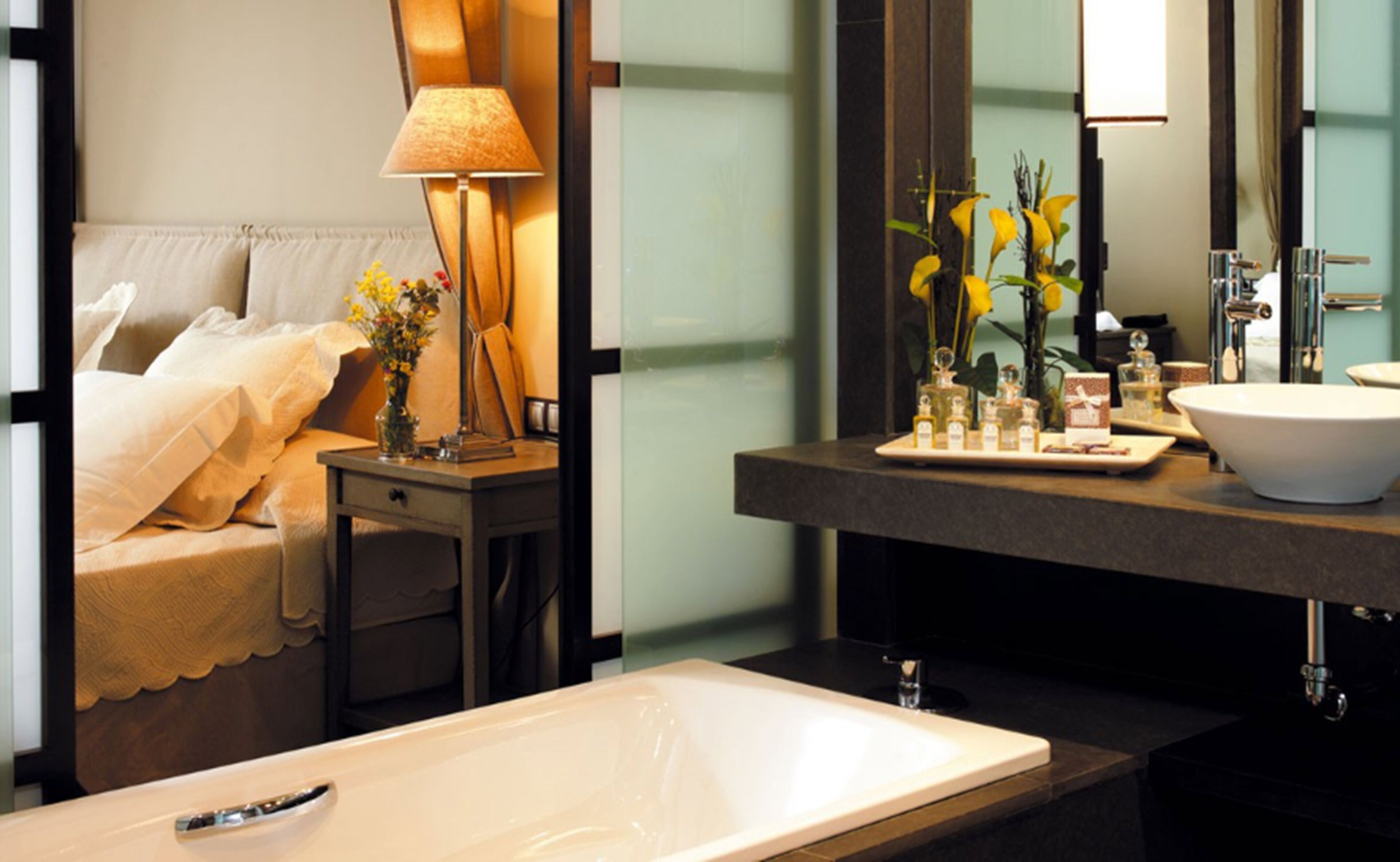 separate bathtub and shower, free toiletries, hair dryer, slippers