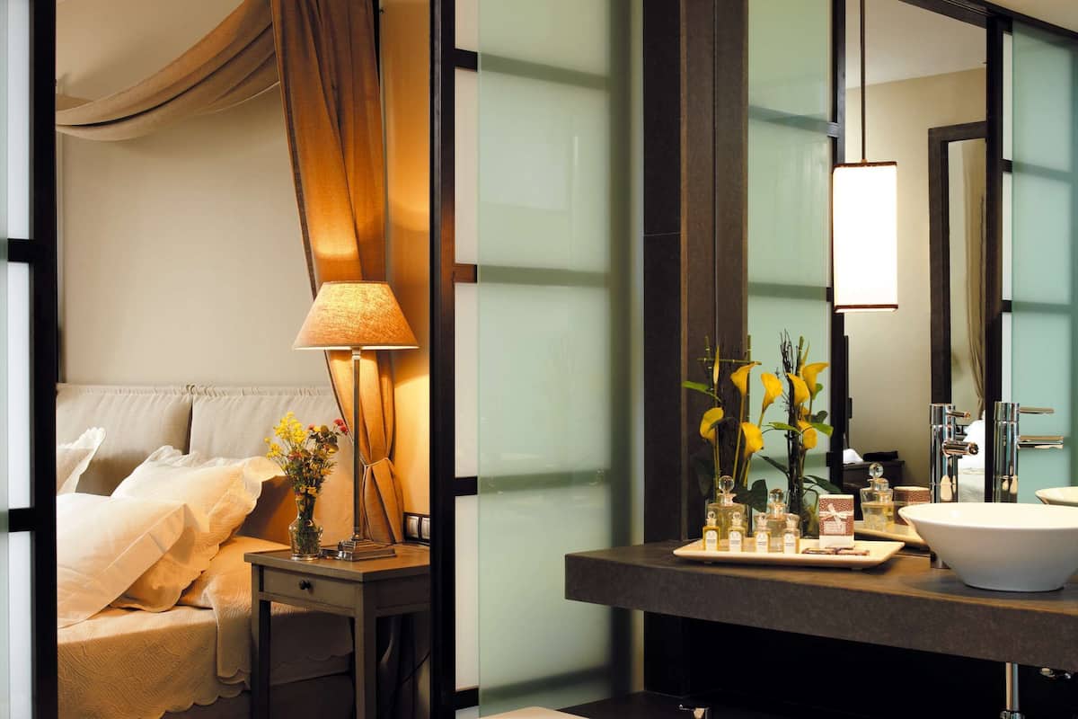 separate bathtub and shower, free toiletries, hair dryer, slippers