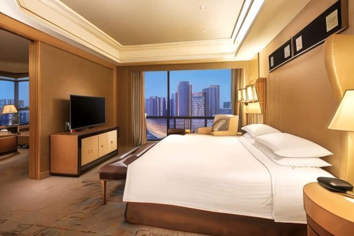Minibar, in-room safe, desk, blackout curtains