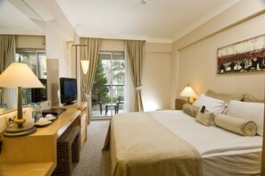 Minibar, caja de seguridad en la habitación, cunas gratuitas y internet 