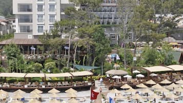 Private beach, sun loungers, beach umbrellas, beach towels