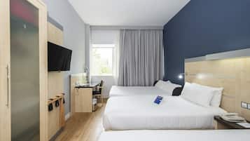 Minibar, caja de seguridad en la habitación y escritorio