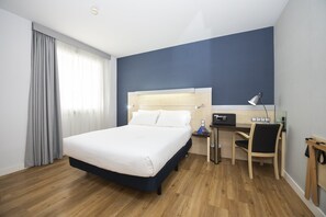 Chambre Standard, 1 grand lit, accessible aux personnes à mobilité réduite (Free Breakfast)