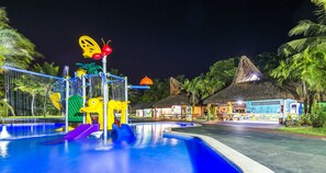 Área de juegos infantiles al aire libre