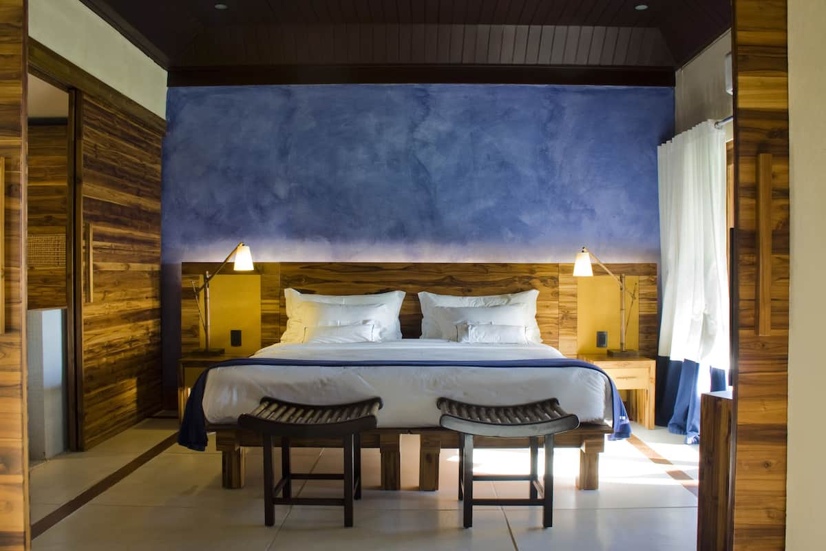 Egyptian cotton sheets, premium bedding, in-room safe, desk
