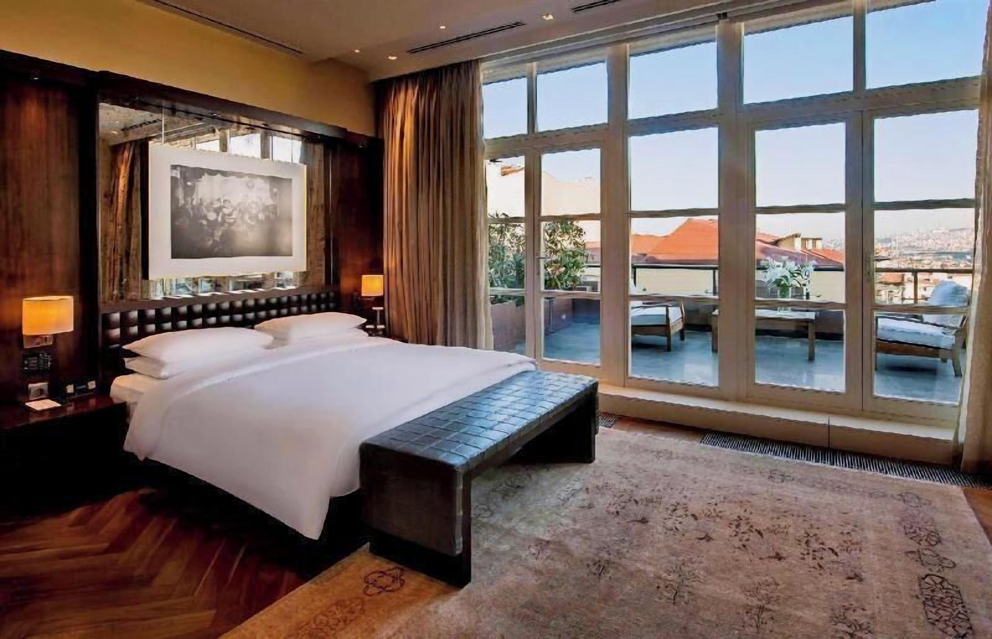 Literie de qualité, minibar, coffre-fort, bureau