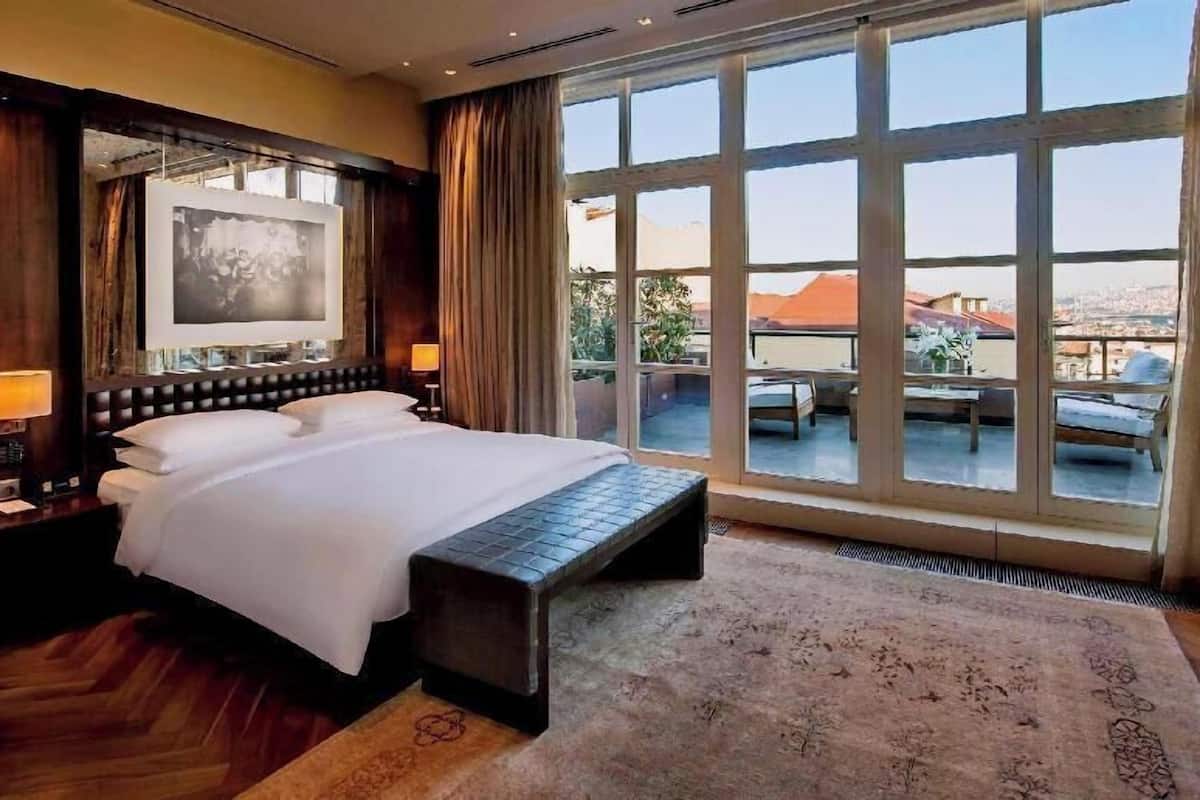 Literie de qualité, minibar, coffre-fort, bureau