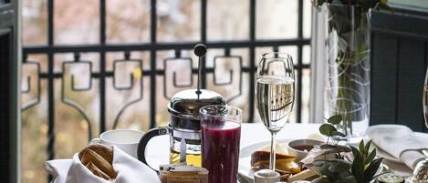 Suite (Park Spa Suite) | In-room dining