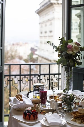 Suite (Park Spa Suite) | Essbereich im Zimmer