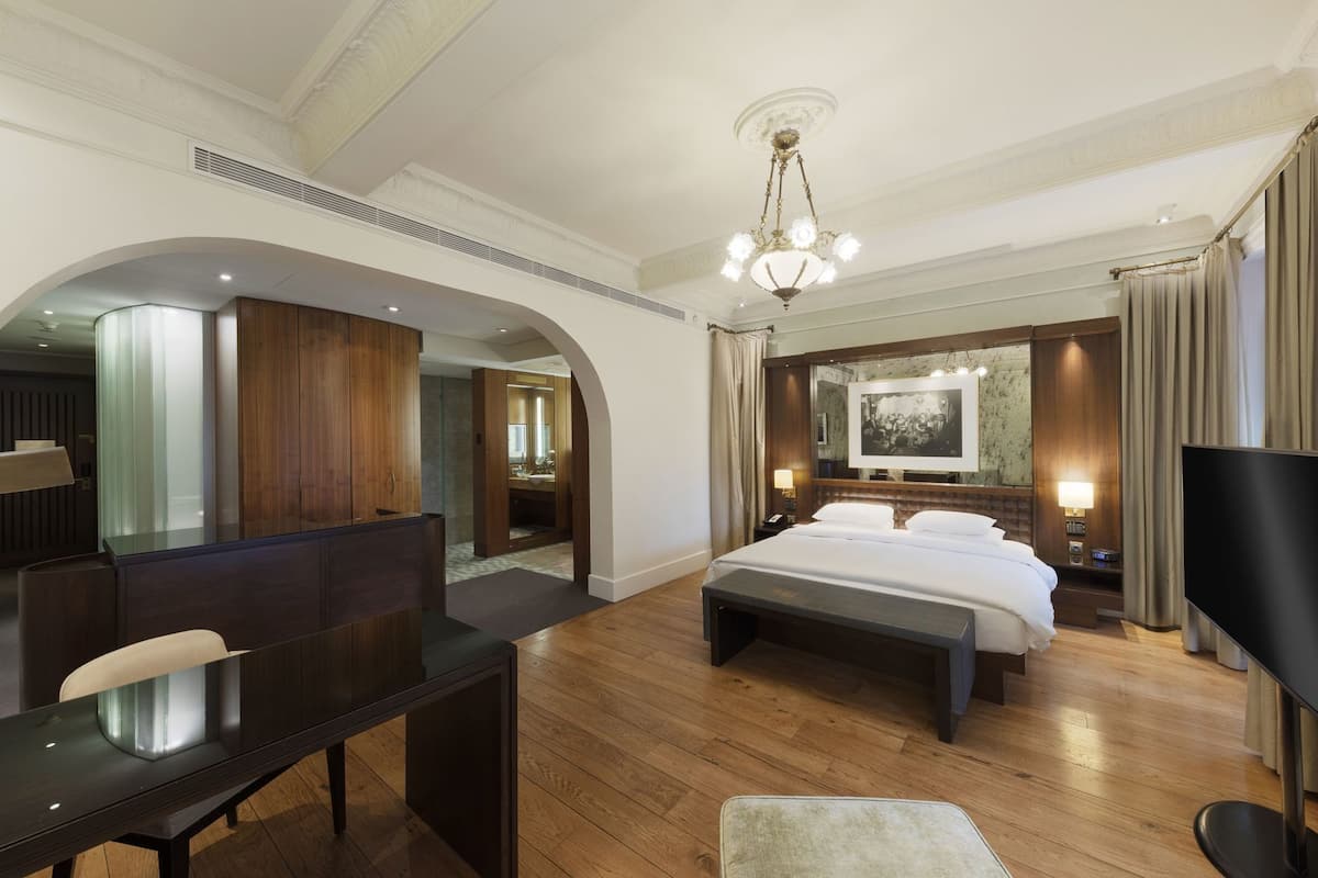 Literie de qualité, minibar, coffre-fort, bureau