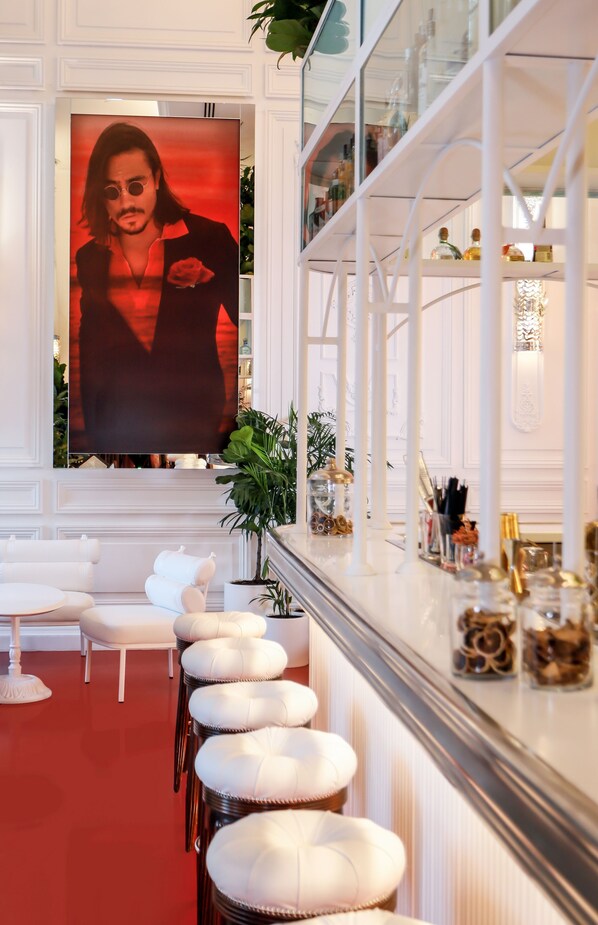 3 restaurantes, café da manhã, culinária internacional
